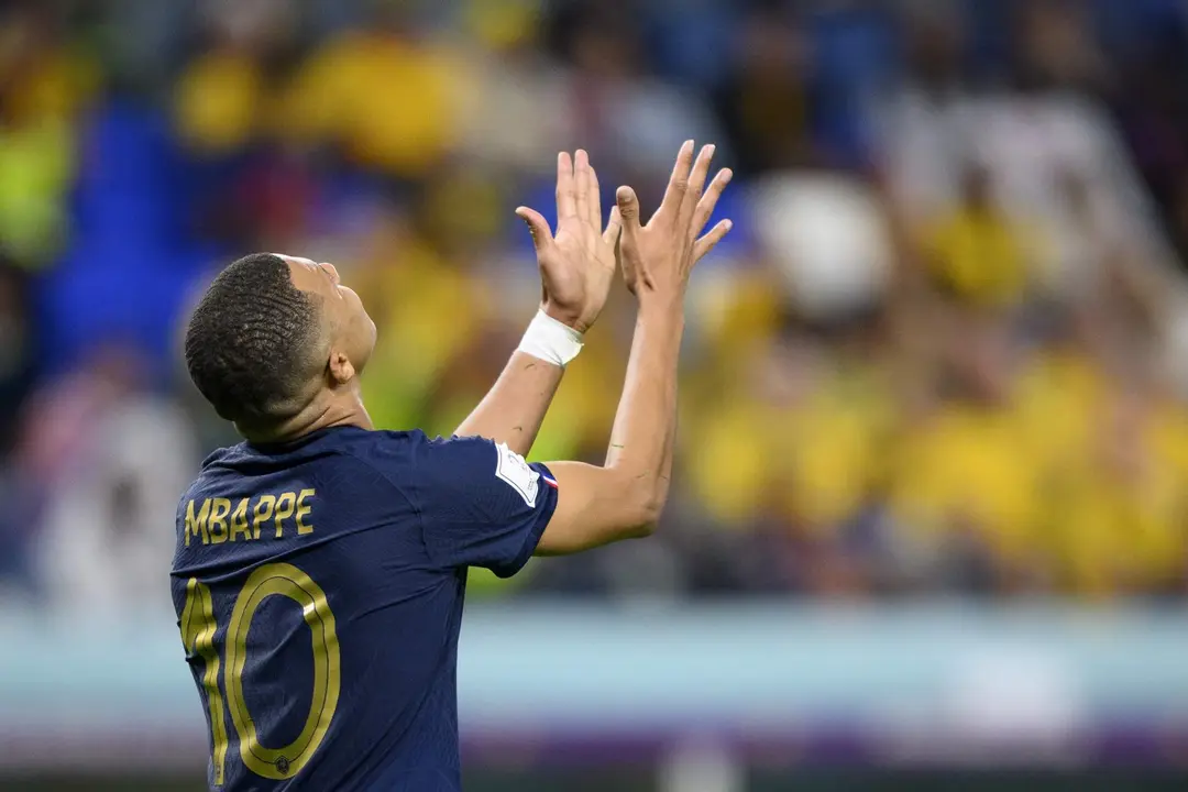 Doha (Qatar), 22/11/2022.- France forward Kylian Mbappe reacts during the FIFA World Cup 2022 group D soccer match between France and Australia at Al Janoub Stadium in Al Wakrah, Qatar, 22 November 2022. (Mundial de Fútbol, Francia, Catar) EFE/EPA/LAURENT GILLIERON