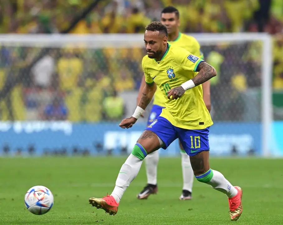 Lusail (Qatar), 24/11/2022.- Neymar of Brazil in action during the FIFA World Cup 2022 group G soccer match between Brazil and Serbia at Lusail Stadium in Lusail, Qatar, 24 November 2022. (Mundial de Fútbol, Brasil, Estados Unidos, Catar) EFE/EPA/Neil Hall