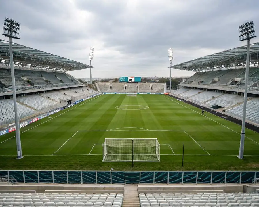 Este artículo ofrece un análisis detallado de las estrategias y oportunidades de apuesta para el enfrentamiento entre Valencia y Atlético de Madrid, explorando salarios, bases de rendimiento, y previas de alineaciones en la jornada 20 de LaLiga 2025.