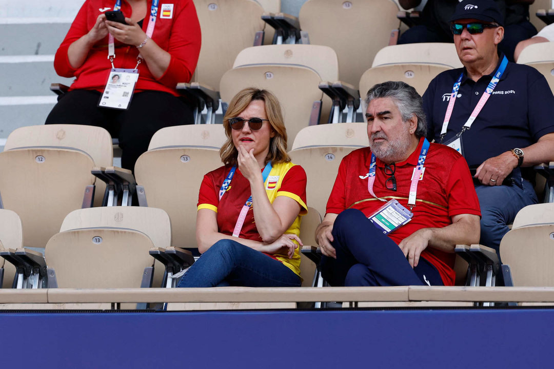 La ministra de Educación, Pilar Alegría (c), y el presidente del Consejo Superior de Deportes, José Manuel Rodríguez Uribes (d). EFE/Juanjo Martín