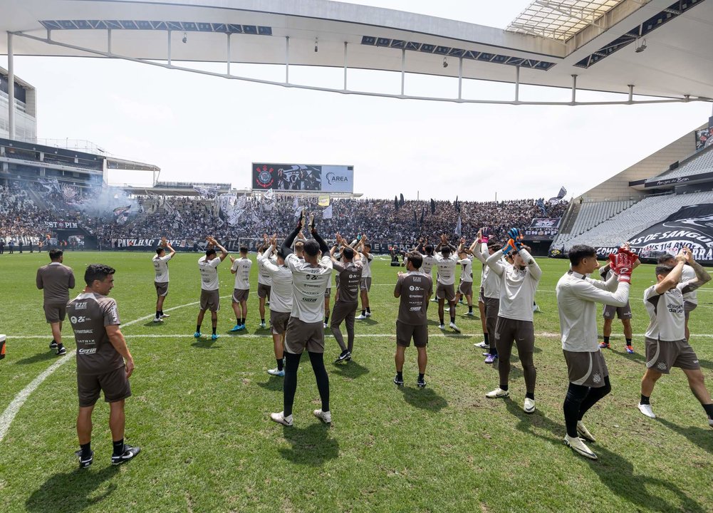 Corinthians recebe o Internacional e tenta deixar a zona da degola