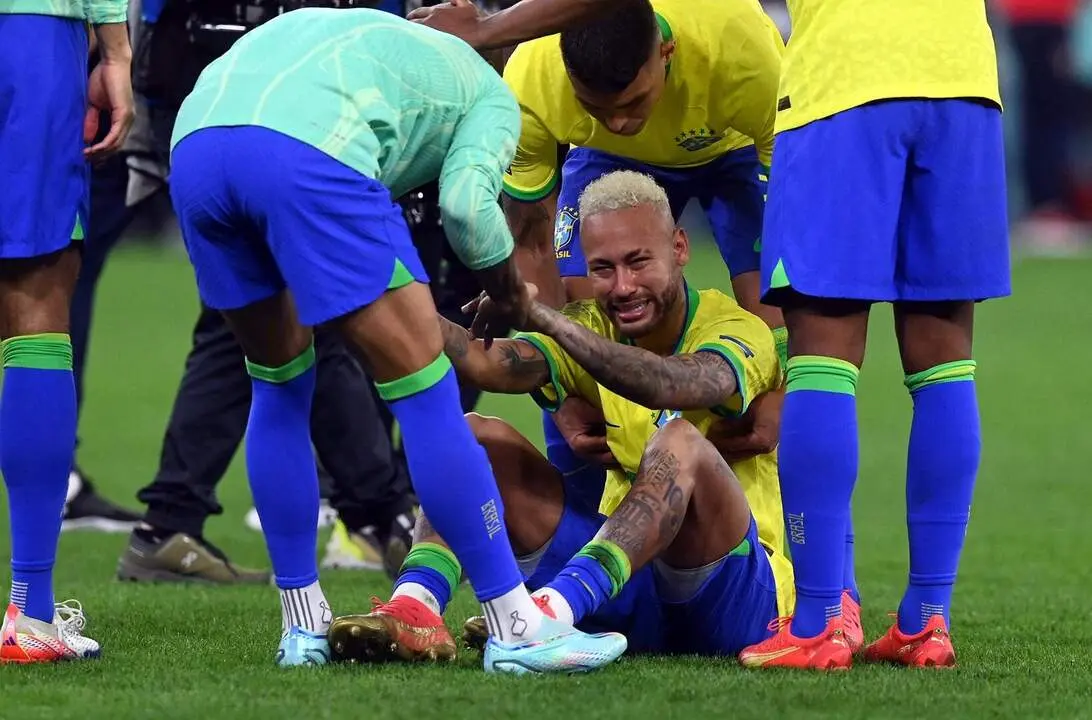 Neymar tras la eliminación de Brasil en Qatar 2022 EFE/EPA/Neil Hall