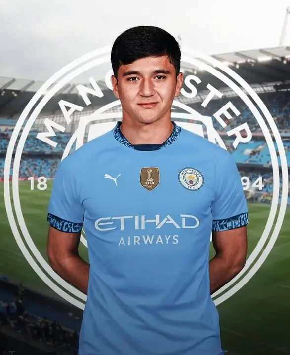 Khusanov jugador del Manchester City