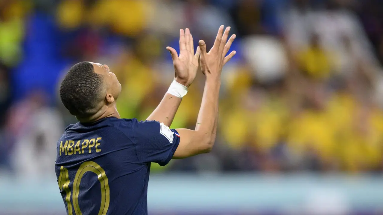 Doha (Qatar), 22/11/2022.- France forward Kylian Mbappe reacts during the FIFA World Cup 2022 group D soccer match between France and Australia at Al Janoub Stadium in Al Wakrah, Qatar, 22 November 2022. (Mundial de Fútbol, Francia, Catar) EFE/EPA/LAURENT GILLIERON