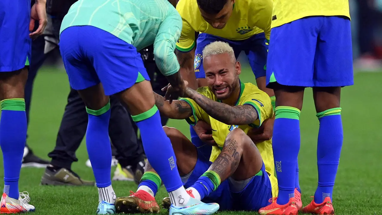 Neymar tras la eliminación de Brasil en Qatar 2022  EFE/EPA/Neil Hall