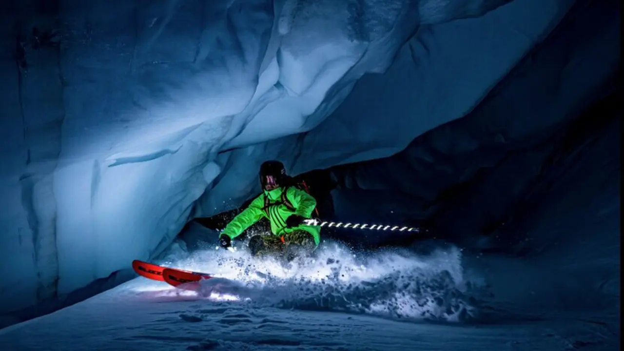 ¡Lo Nunca Visto! Léo Slemett Baja el Mont Blanc con Esquís Iluminados