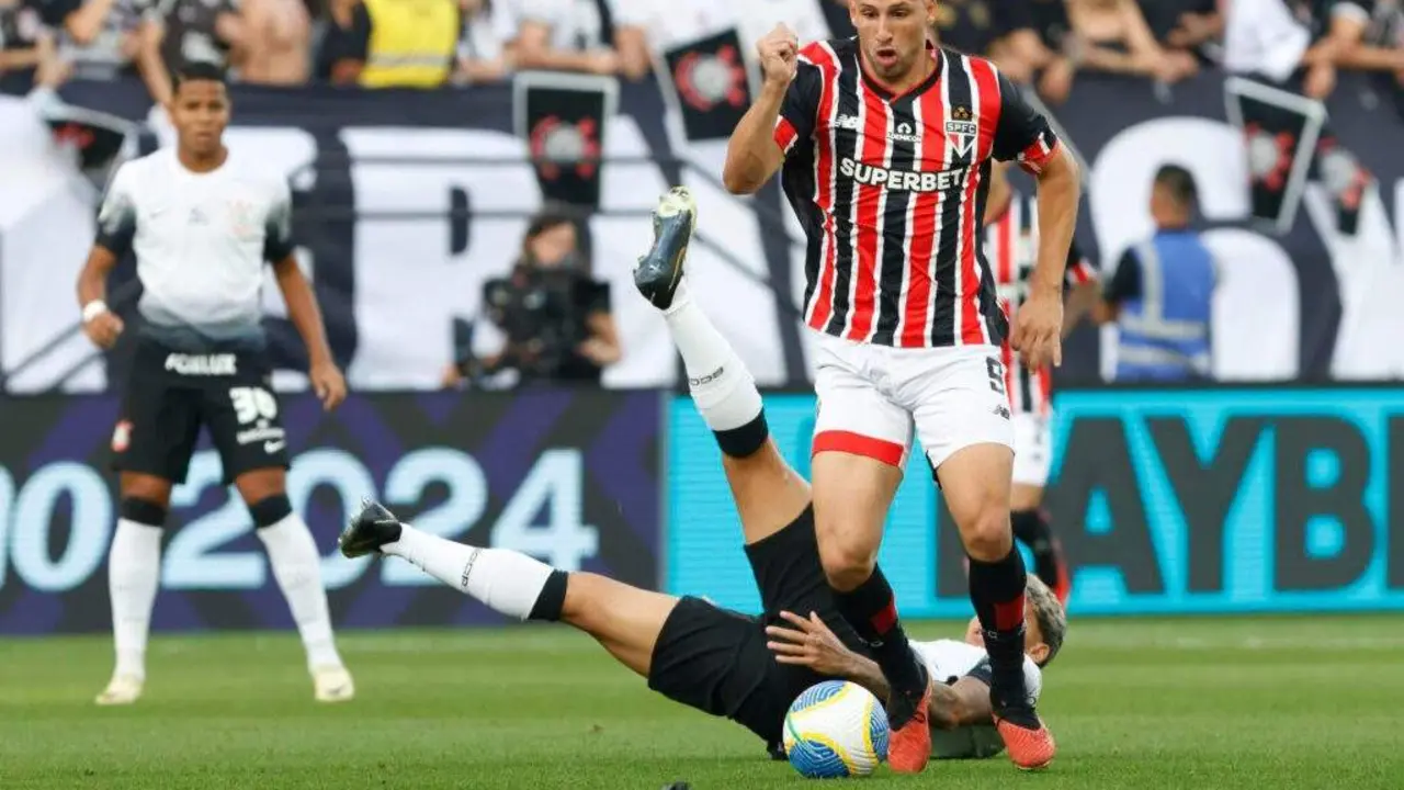 São Paulo e Corinthians se enfrentam em Brasília pelo Brasileirão. Confira palpite e escalações para o clássico.