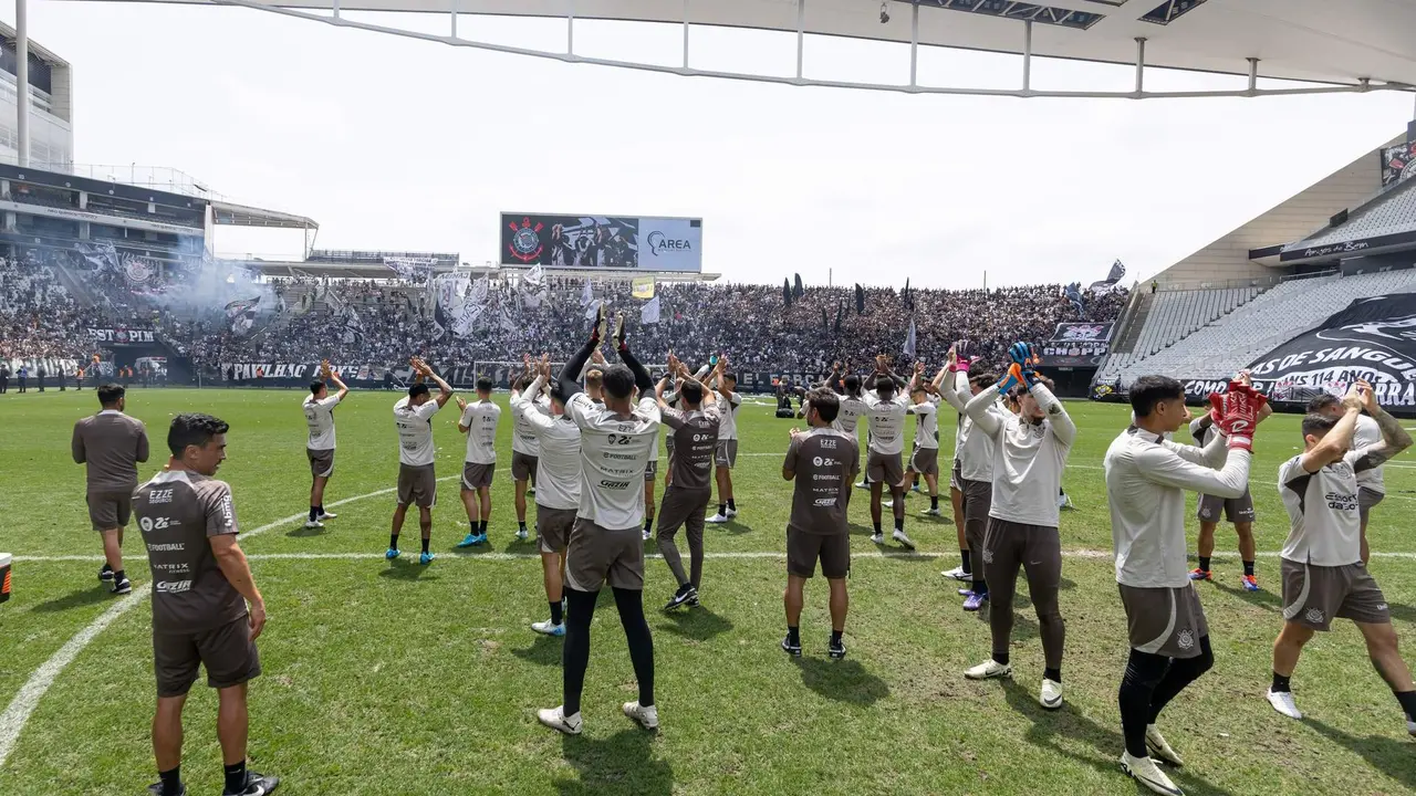 Corinthians recebe o Internacional e tenta deixar a zona da degola